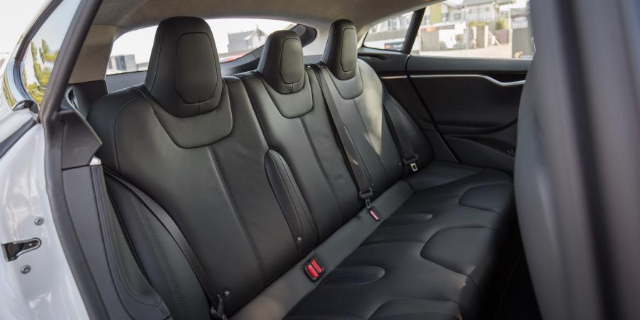 Интерьер Tesla Model S 70 2016 года  (AU) (фото 2 из 15)